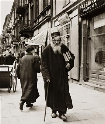 ROMAN VISHNIAC (1897-1990) A portfolio entitled The Vanished World. 1936-38; printed 1977.